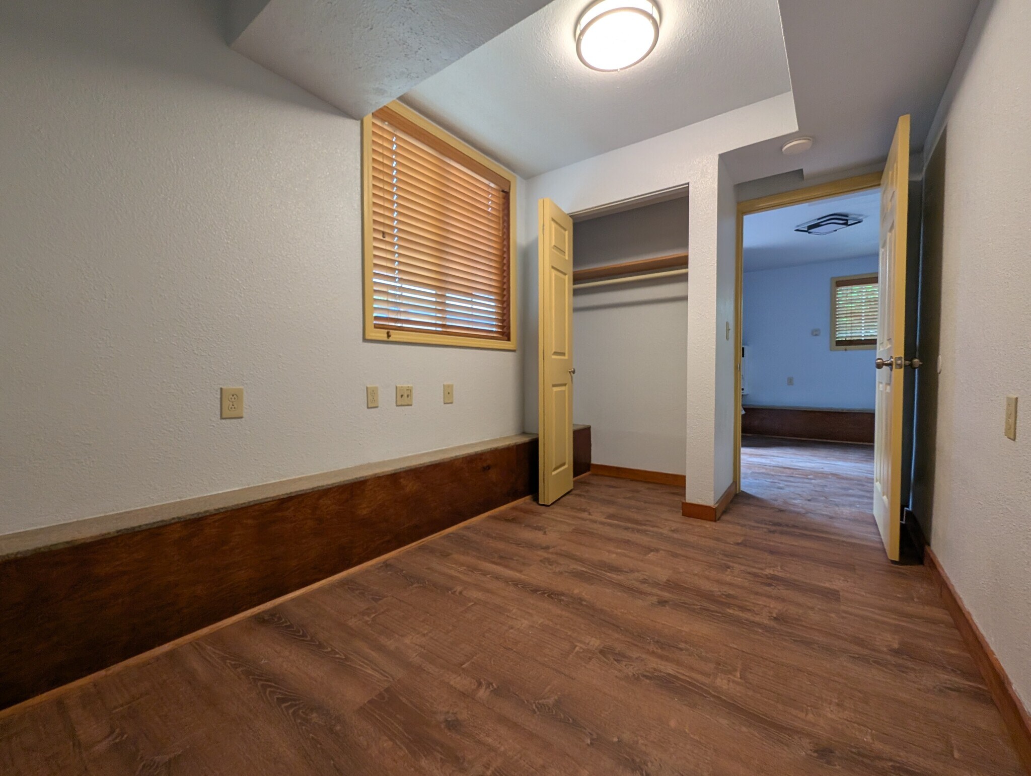 Building Photo - 5819 Bayview Ave
