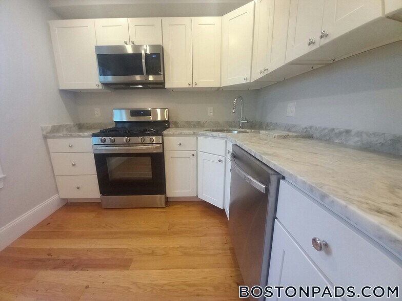 Building Photo - 127 Shirley St