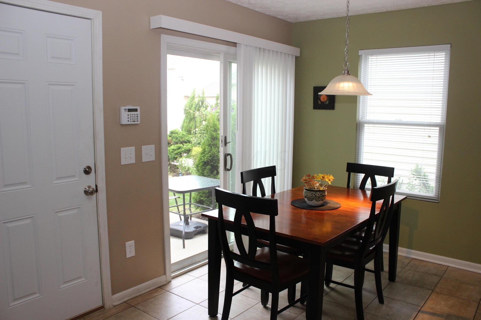 Building Photo - 96 Arrowfeather Ln