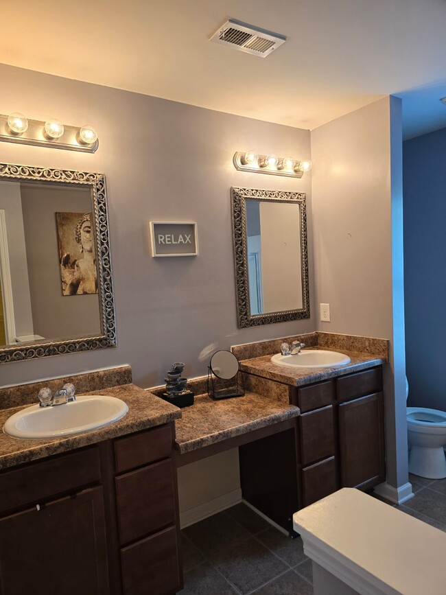 Master Bath - 5903 Fazenda Dr