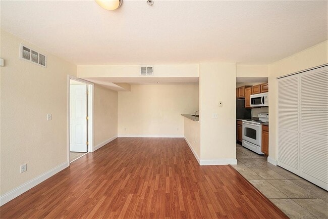 Building Photo - 455 Alt 19