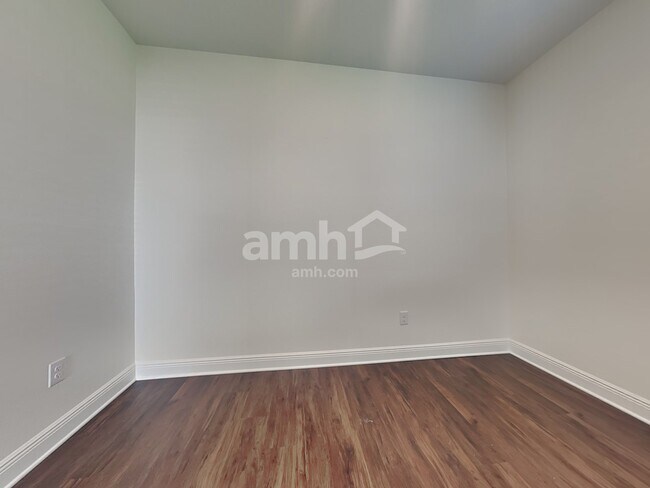 Building Photo - 6192 Emerald Hills Way