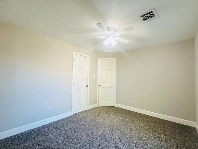 Building Photo - 415 7th Ave N