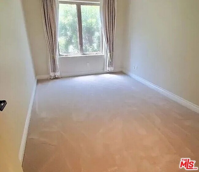 Building Photo - 1135 S Shenandoah St