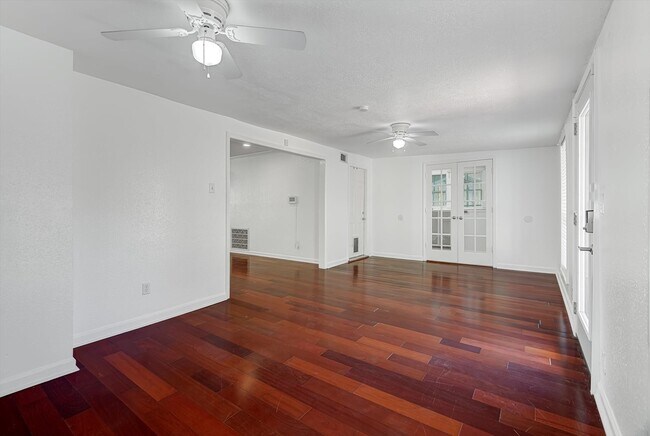 Building Photo - 116 Tarpon Ave