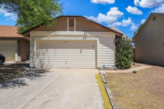 Building Photo - 3080 W Placita De La Roseta