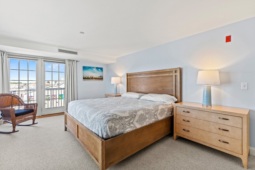 Building Photo - 1 E Grand Ave