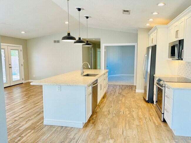 Building Photo - 6927 E Grandview Dr
