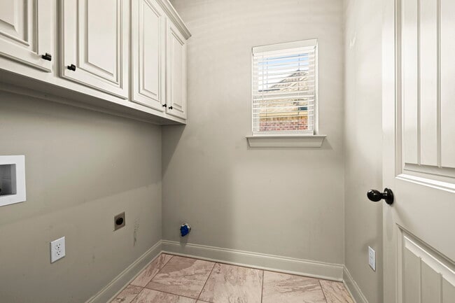 Building Photo - 16923 Bradford Ave