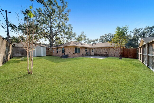 Building Photo - 1607 Willowby Dr