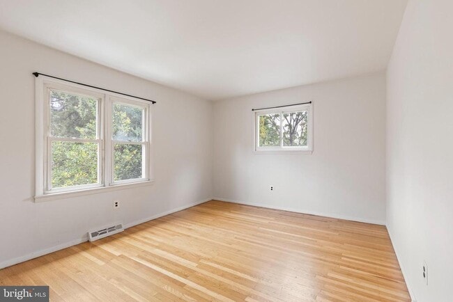 Building Photo - 209 Hillside Ave