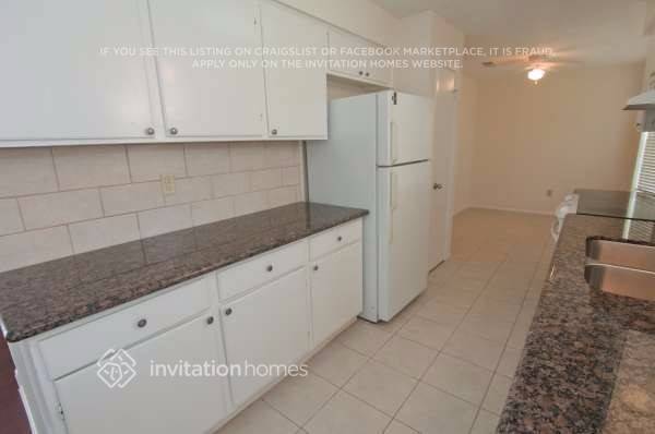 Building Photo - 16223 Barcelona Dr