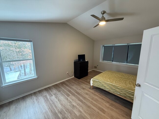 Building Photo - 1719 Charms Rd