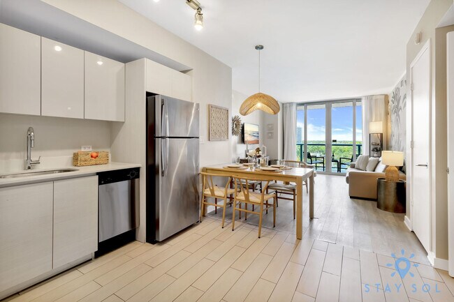 Building Photo - 2602 E Hallandale Beach Blvd