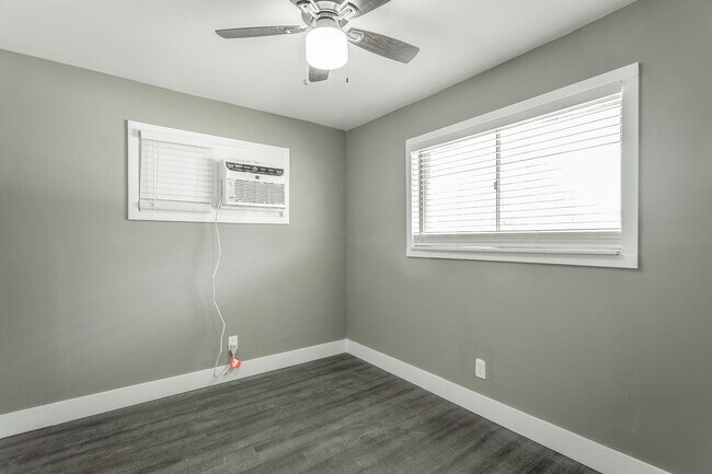 Building Photo - 1100 S Willow