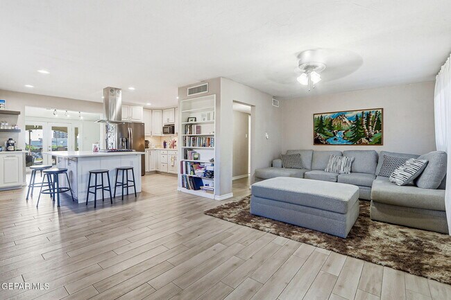 Building Photo - 6116 Navajo Ave