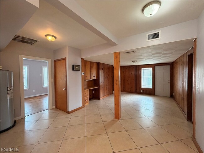 Building Photo - 2114 Dora St