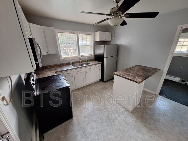 Building Photo - 114 S Cedar St