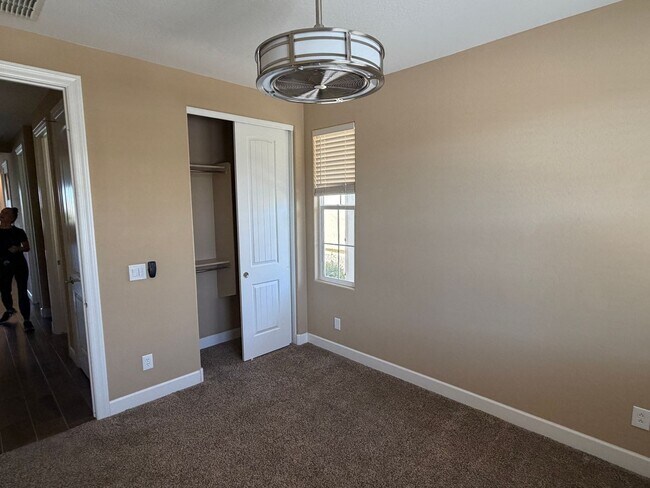 Building Photo - Gated Astoria Home