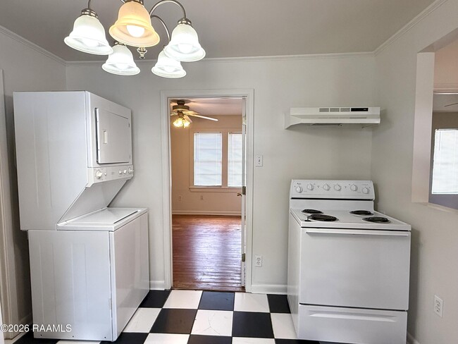 Building Photo - 305 General Mouton Ave