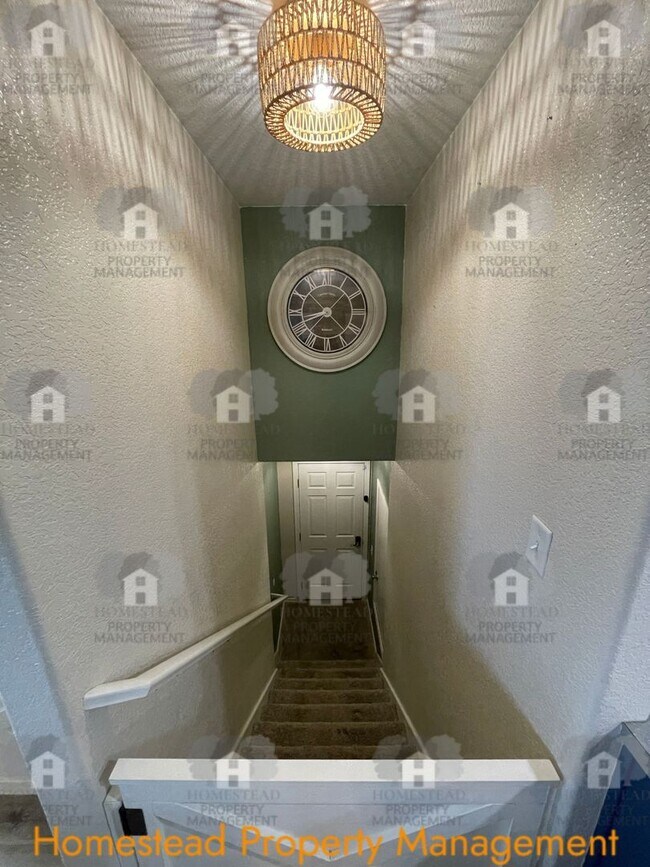 Building Photo - South Salem home with a view!