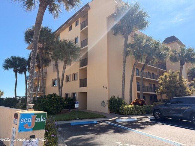 Building Photo - 555 Jackson Ave