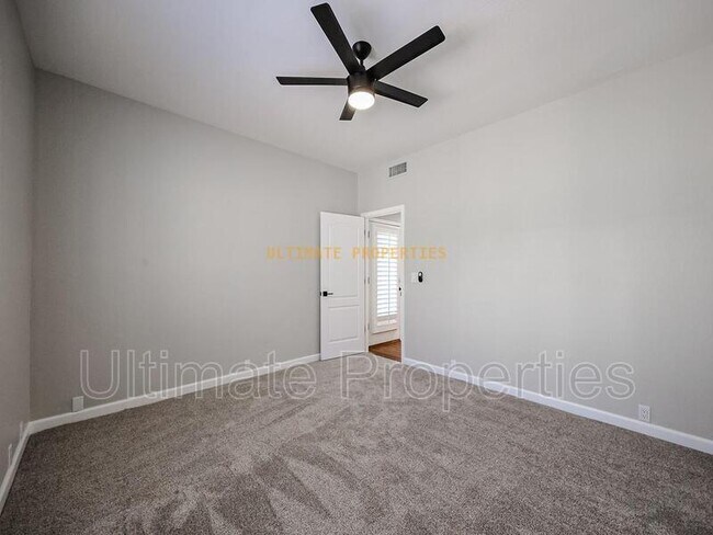 Building Photo - 10033 N 55th Pl