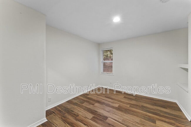 Building Photo - 3206 W 79th St