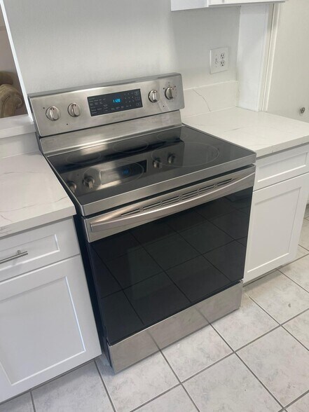 Building Photo - 5403 Newcastle Ave