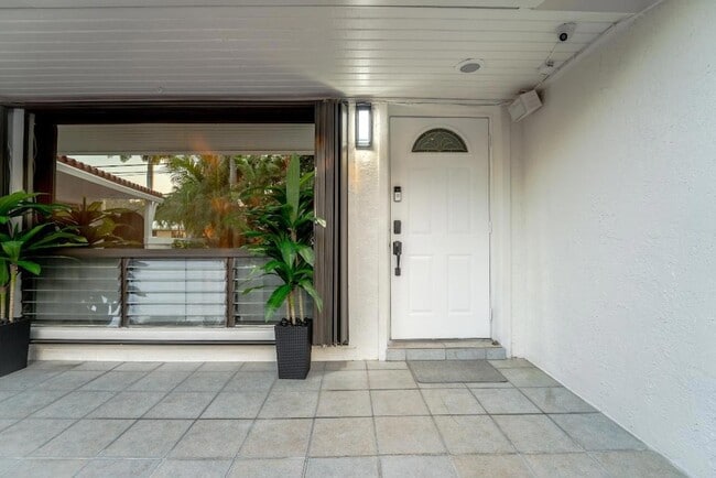 Building Photo - 1016 NE 26th Ave