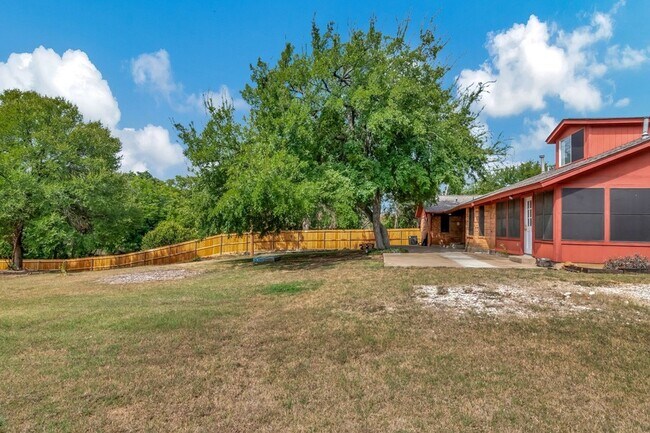 Building Photo - 2423 Pleasant Cir N