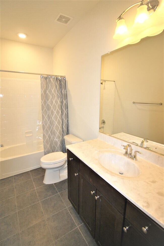 Building Photo - Elegant 3 Bedroom 2 Full 2 Half Bath Townhome in Ashburn