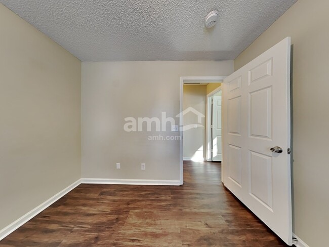 Building Photo - 101 Mills Run Dr