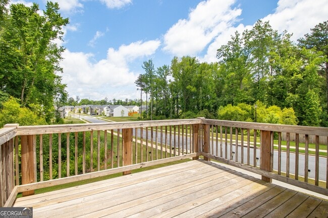 Building Photo - 122 Silver Birch Pass