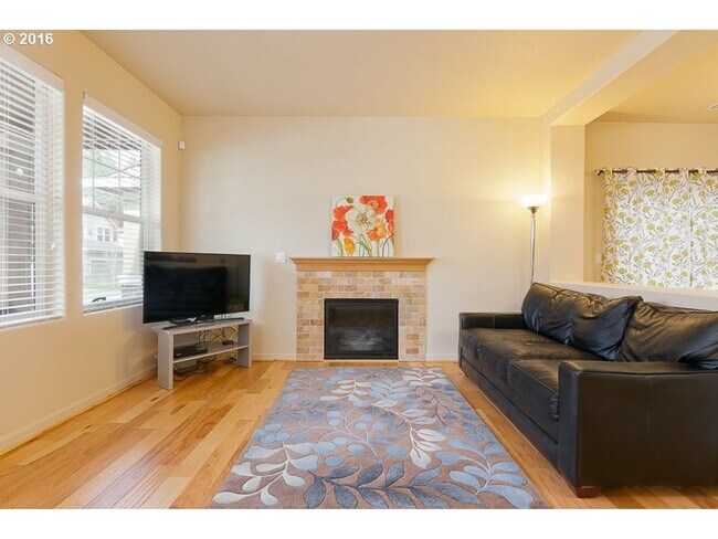 Building Photo - 345 NE 105th Ave