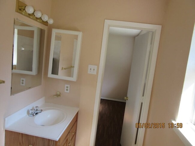 Building Photo - 1604 White Oak Ct
