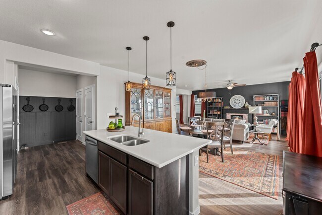 Building Photo - 5204 Roundhouse Dr