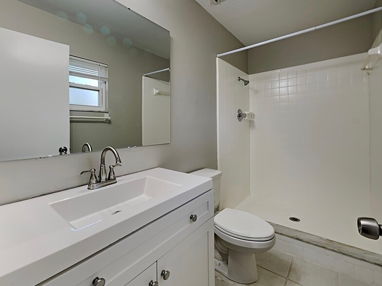 Building Photo - 2143 Creek Side Dr