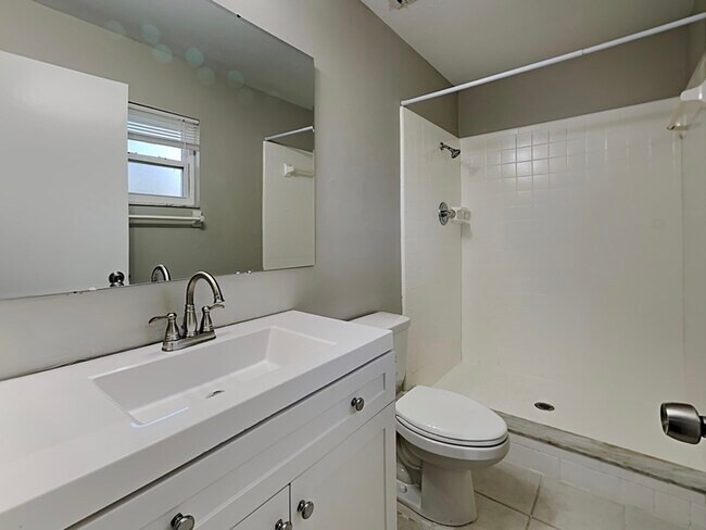 Building Photo - 2143 Creek Side Dr