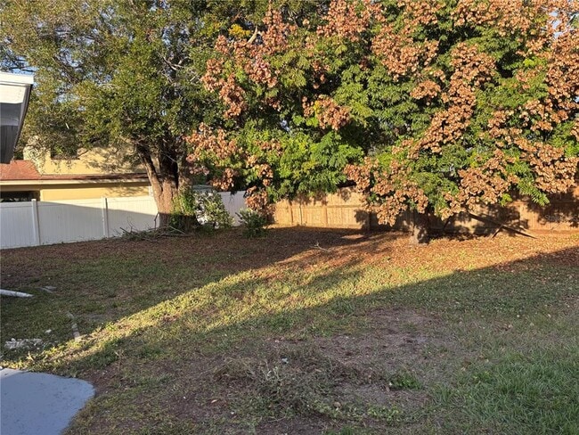 Building Photo - 1751 Suffolk Dr