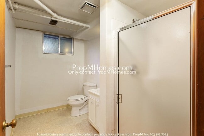 Building Photo - Spacious Mid-Century Three Bedroom Home In Woodstock!