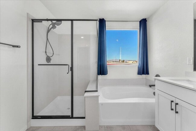 Building Photo - Gorgeous Five Bedroom in the SW! Solar panels!