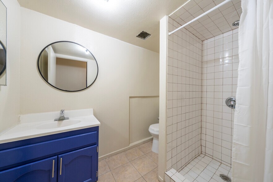 Building Photo - 5231 Huntington Dr N