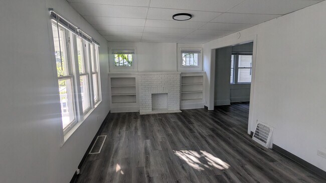 Building Photo - 711 Roselawn Ave