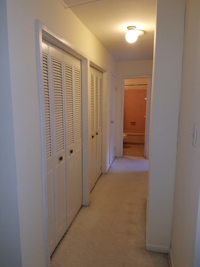 Building Photo - 4390 Lorcom Ln