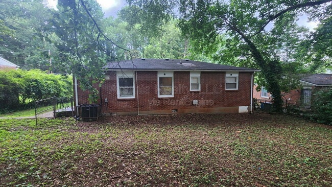 Building Photo - 305 Banberry Dr SE