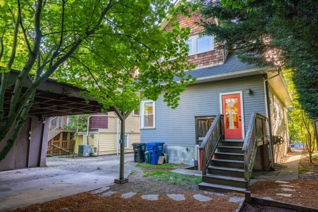 Building Photo - 4Bd/2.75Ba Seattle House