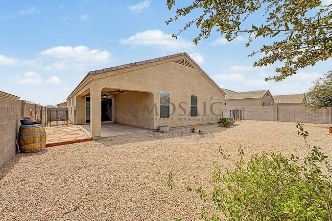 Building Photo - 598 W Belmont Red Trail