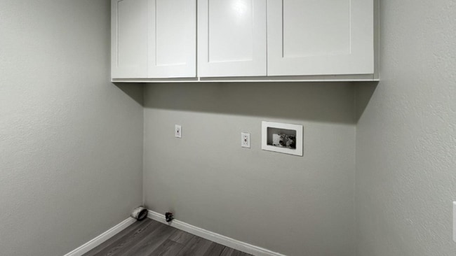 Building Photo - 7855 Green Crest Ct