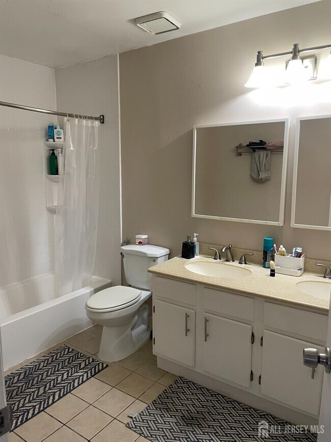 Building Photo - 5192 Beech Ct